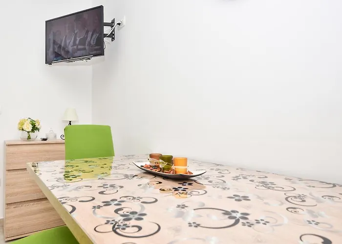 Mustapic * Μακάρσκα